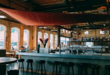 Tips for Attracting the Right Customers to Your Bar/Restaurant Bar Restaurant