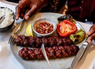 Most Popular Foods in Israeli Restaurants on Holidays Foods in Israeli Restaurants on Holidays