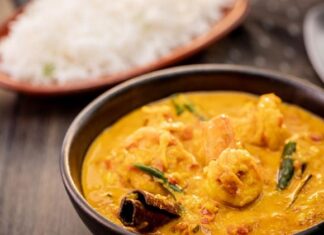 How To Make Traditional Bengali – Prawns Curry – The Famous Chingri Malai Curry Chingri Malai Curry